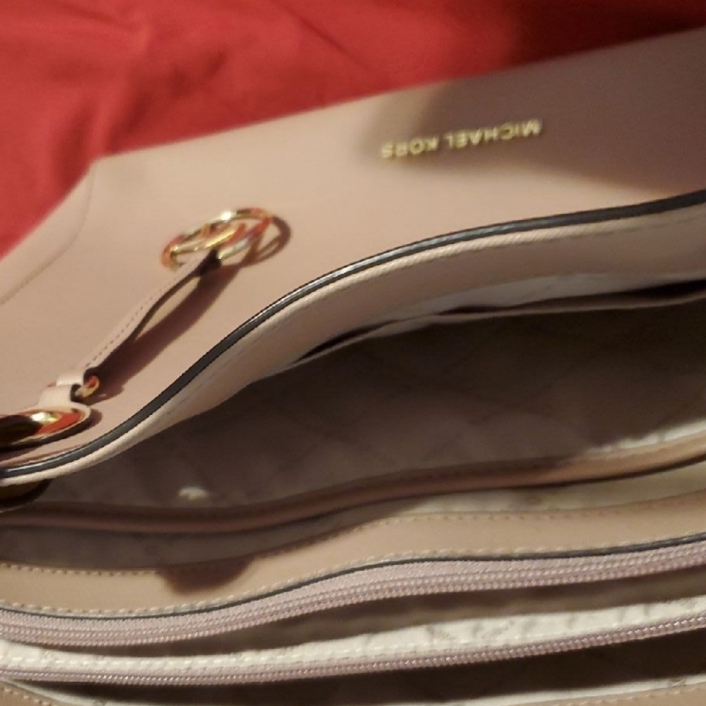 Michael Kors Acorn Leather Shoulder bag color blush EUC - Picture 4 of 4